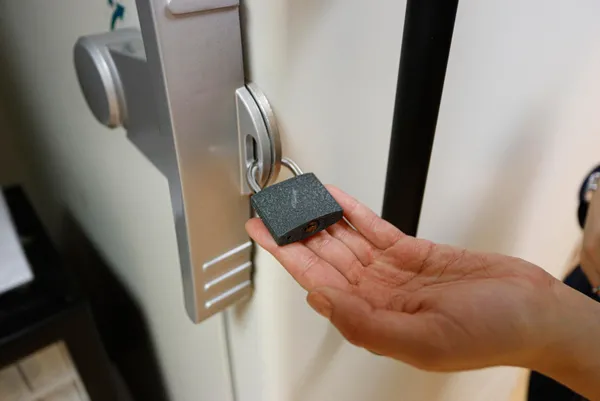 Koronavirüs aşısı nasıl saklanıyor? İlk kez görüntülendi...