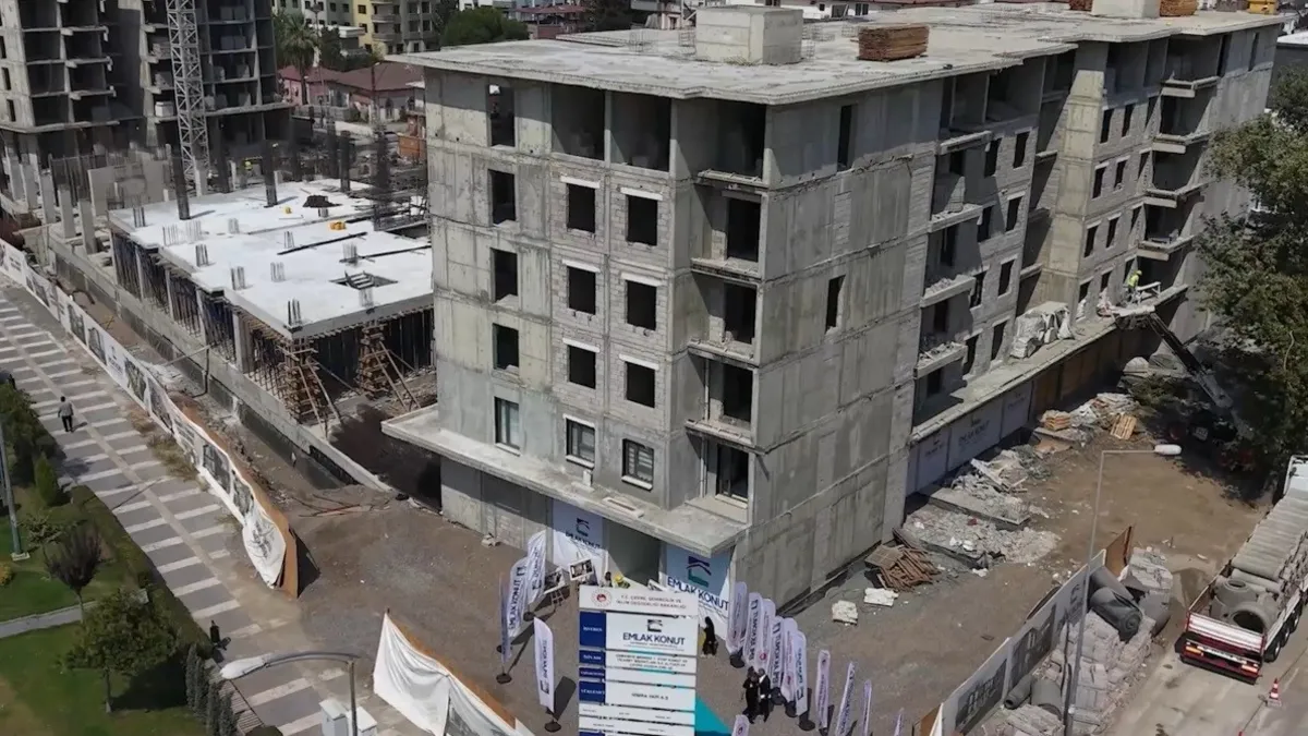 Osmaniye'de rezerv alanda binalar yükseliyor