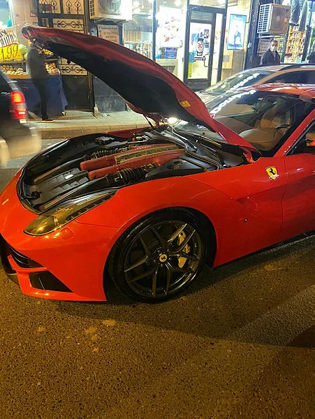İstanbul’da 5 milyon liralık ultra lüks otomobil yolda kaldı - 3
