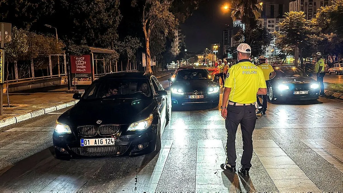 Adana’da kural tanımayan sürücülere ceza!