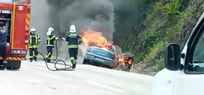 Bartın’da araç bir anda alev topuna döndü