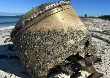 Kıyıya vurdu heyecan yarattı! ‘Kayıp Malezya uçağı’ dediler… Gerçek bambaşka çıktı