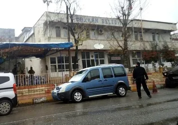 Siirt'te DBP'li iki belediyeye operasyon