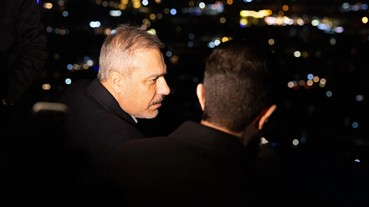 Bakan Fidan ve eş-Şara Kasiyun Dağı'nda Şam'ı izleyerek çay içti