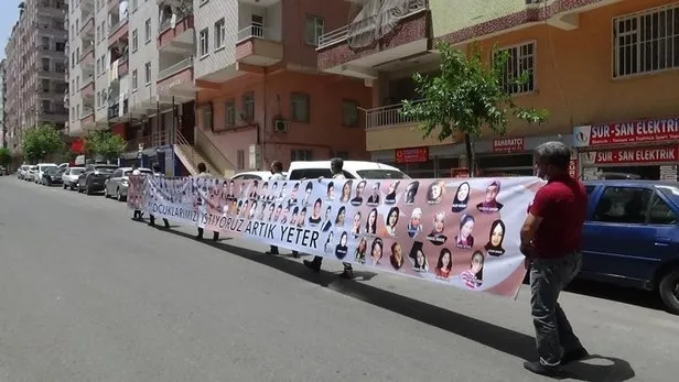Diyarbakır’da HDP kepenk kapattı! Aileler pankartlı tepki gösterdi