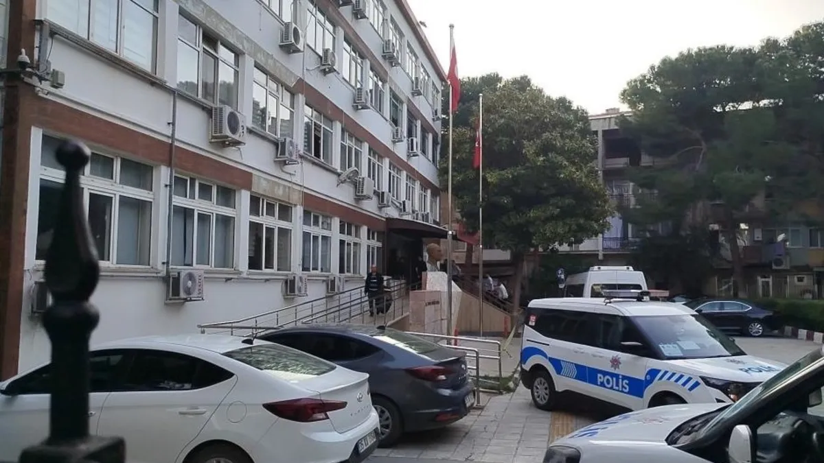 CHP'li Kemalpaşa Belediyesi'ndeki usulsüzlük operasyonda flaş gelişme: 2 şüpheli tutuklandı