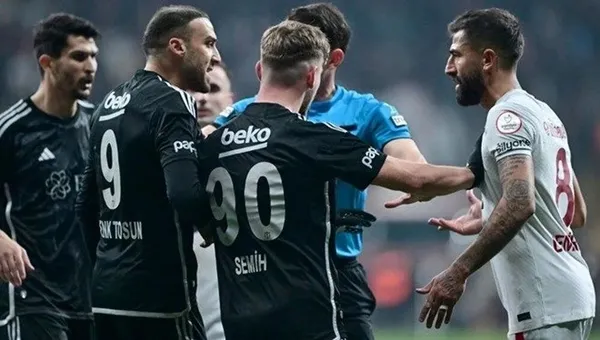 tff-super-ligde-28-hafta-var-kayitlarini-aciklandi-iste-besiktas-galatasaray-macindaki-konusmalar-1709660432422.jpeg TFF, Süper Lig'de 28. hafta VAR kayıtlarını açıklandı! İşte Beşiktaş-Galatasaray maçındaki konuşmalar - 1