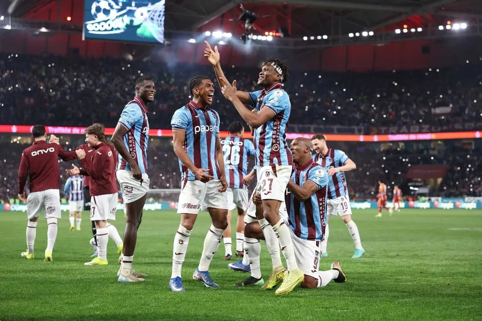 trabzonspor-baskani-ertugrul-dogandan-carpici-aciklamalar-thomas-reis-donemi-ve-galatasaray-derbisi-1789559659812.jpeg Trabzonspor geçen sezon evinde Galatasaray'ı 2-1 mağlup etmişti (DHA)