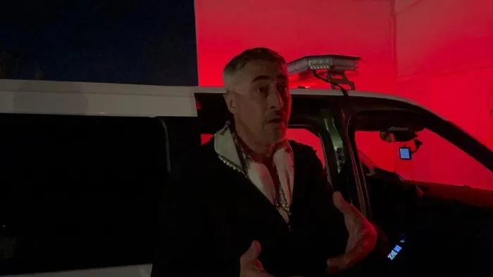 ambulansi-kilometrelerce-kovalayip-bashekimlik-bahcesine-geldiler-arkadaslarini-cagirip-saglik-ekiplerini-tehd-1757196082723.jpeg FOTOĞRAF (İHA)