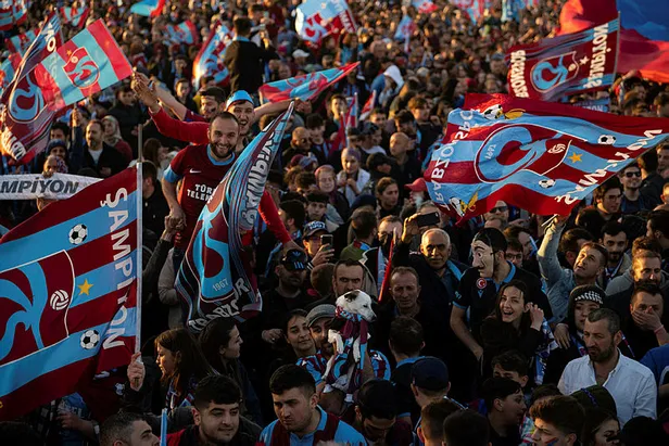 trabzonspor-sampiyonluk-kutlamalari-ne-zaman-2022-trabzonspor-kupa-toreni-ne-zaman-saat-kacta-yapilacak-1652534395982.jpg Trabzonspor şampiyonluk kutlamaları ne zaman? 2022 Trabzonspor kupa töreni ne zaman, saat kaçta yapılacak? - 4