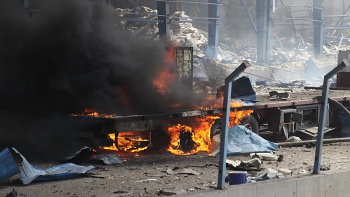 İran'dan patlama sonrası limandaki faaliyetleri yönlendirme kararı