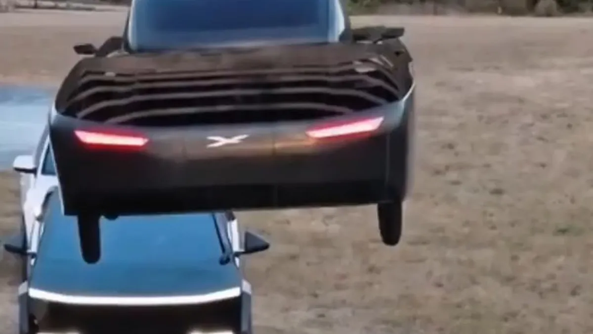 1792500373940.jpg Tesla Roadster'in üzerinden uçtu! Alef'in uçan otomobili dünyayı şaşırttı - 2