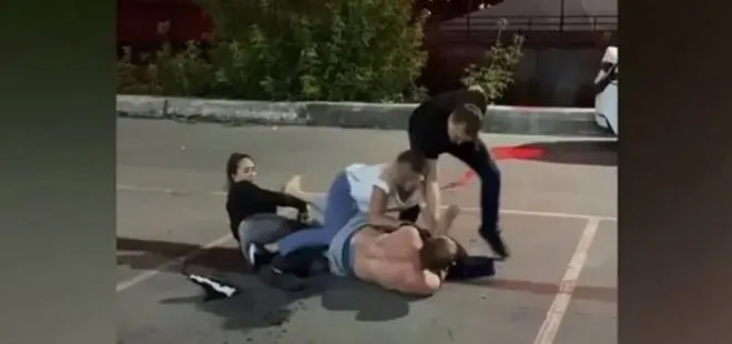 Rusya’da boksörlerin kavgasını ayırmaya çalışan kişi kendi canından oldu