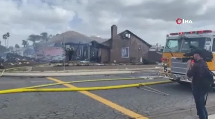 ABD’den korkunç haber! Uçak yerleşim yerine düştü