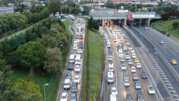 istanbulda-trafik-yogunlugu-yola-cikacaklar-dikkat-1630991803783.jpg İstanbul'da trafik yoğunluğu! Yola çıkacaklar dikkat - 3