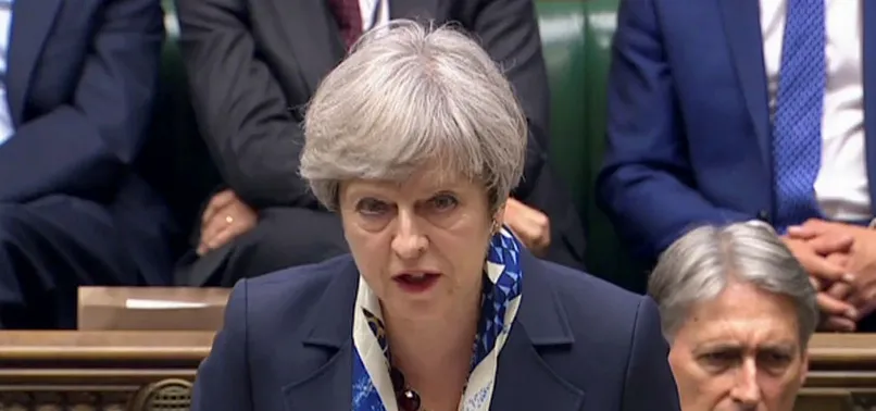İngiltere Başbakanı Theresa May özür diledi