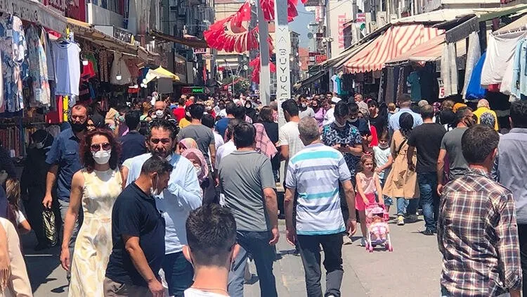 Adapazari Nda Bayram Alisverisi Yogunlugu