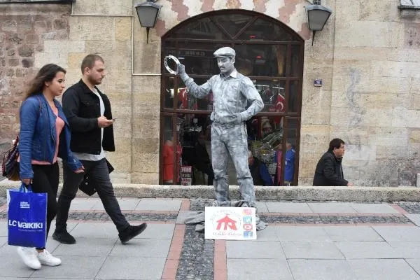 Roman havasına dayanamayıp böyle oynadı - 1