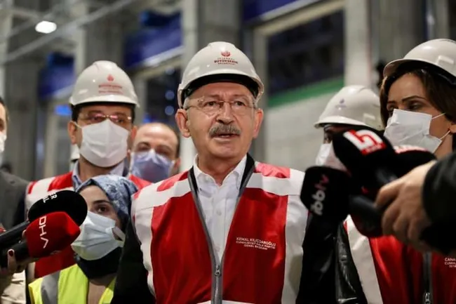 CHP’li Kılıçdaroğlu’nun yanında baretsiz çekilen kare dikkat çekti: Fotoğraf için baretler çıkartılmış - 2