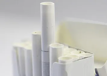 Sigara "düz pakete" girip tezgah altına iniyor