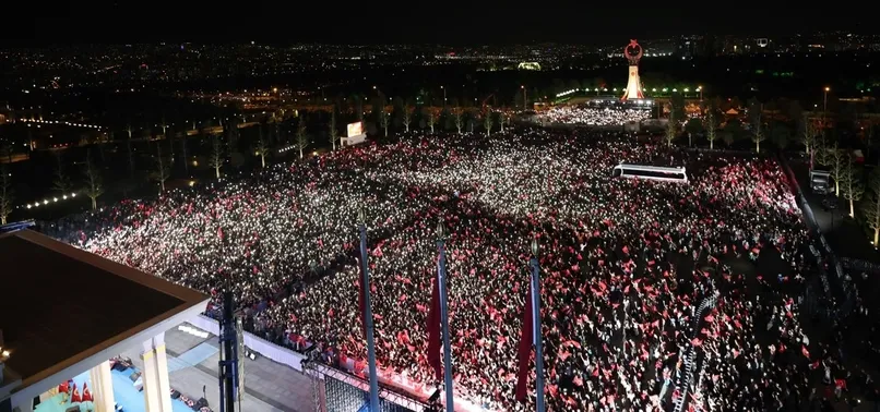 Ankara'da zafer gecesi! Başkan Erdoğan'dan seçim galibiyeti sonrası klasikleşen balkon konuşmasında tarihi mesajlar