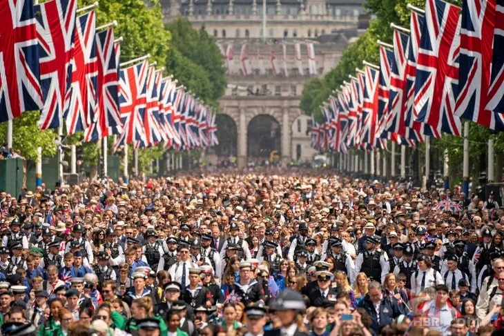 İngiltere’de Kraliçe 2. Elizabeth’in “Platin Jübilesi” kutlamaları başladı! Tam 70 yıl