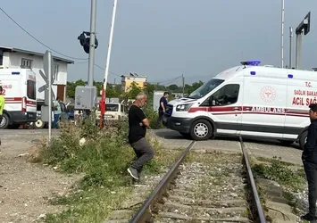 Aydın'da korkunç tren kazası! Motosikletli sürücü çarpmanın etkisiyle yola savruldu