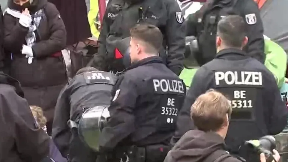 Berlin’de Gazze’ye destek eylemine müdahale