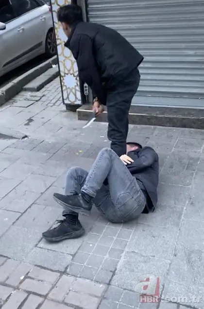 İstanbul’da kan donduran olay! Dövüldü, bıçaklandı, gaspçının bacağına sarıldı