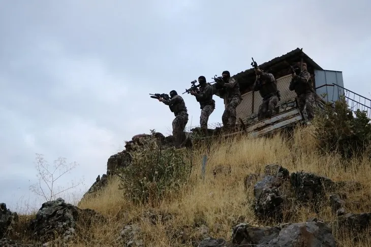 Özel Hareket polisleri ’Sınır Kartalları’ nöbette! Hainlere göz açtırmıyorlar...