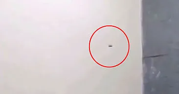 Duvarı kırınca içinden para fışkırdı