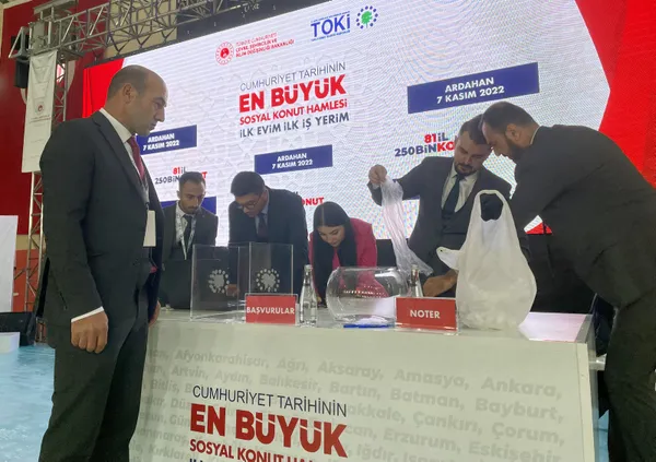 TOKİ sosyal konutta kura çekimi heyecanı: İlk sıra şehit ailesinin! Hangi ilde kaç konut yapılacak?