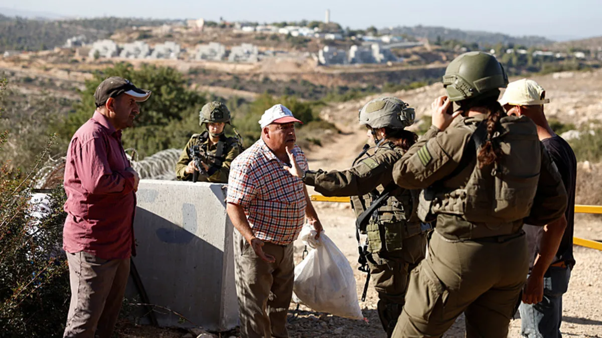 Siyonistler serbest bıraktıkları Filistinlileri gözaltına aldı