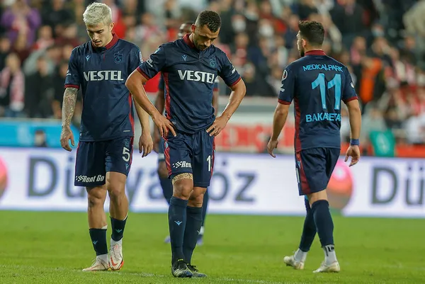 firtina-antalyada-dindi-antalyaspor-2-1-trabzonspor-mac-sonucu-ozet-1639245872123.jpg Fırtına Antalya'da dindi! Antalyaspor 2-1 Trabzonspor (MAÇ SONUCU-ÖZET) - 1