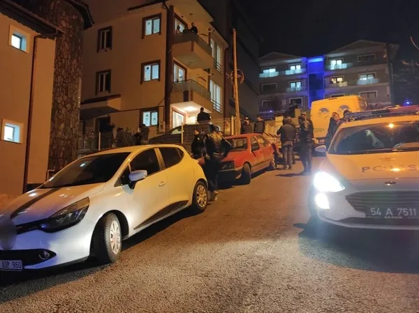 sakaryada-iftar-saatinde-miras-katliami-agabeyi-yengesi-ve-yegenini-oldurdu-1649226241507.jpg Sakarya’da iftar saatinde miras katliamı: Ağabeyi, yengesi ve yeğenini öldürdü - 2