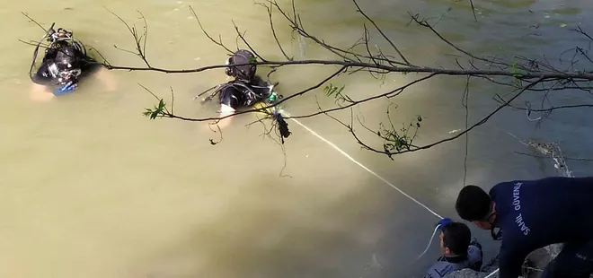 Direksiyon hakimiyetini kaybedince Melen Çayı'na düştü! Ekipler sürücüyü bulmak için seferber oldu