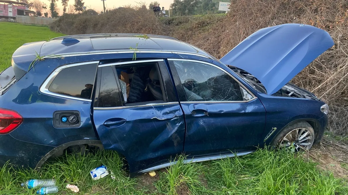 Aydın'da kazaya karışan otomobil tarlaya uçtu: 3 yaralı