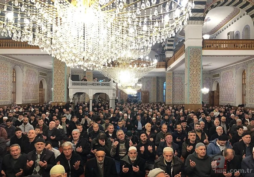 Regaip Kandili'nde vatandaşlardan yoğun ilgi! Camiler doldu taştı: Eller semaya açıldı 9