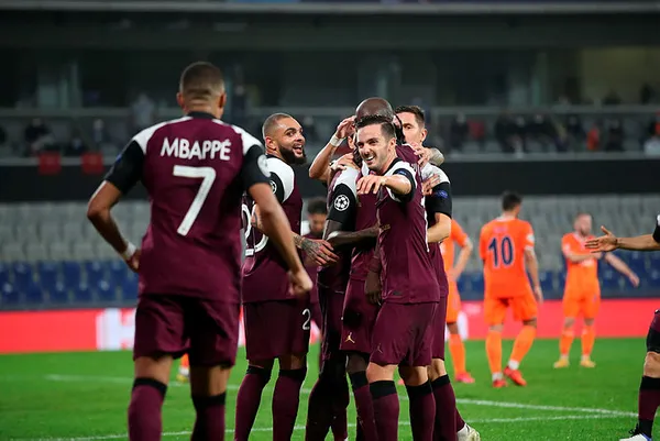 Başakşehir iyi oynadığı maçta PSG’ye 2-0 mağlup oldu