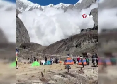 Nepal’de dağcıların kampına çığ düştü