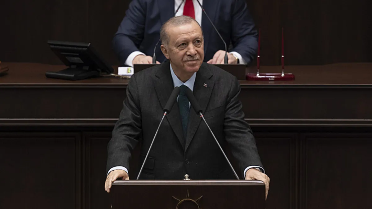 Başkan Erdoğan'dan Özgür Özel'e eleştiri: Oturduğu koltuğun hakkını veremedi