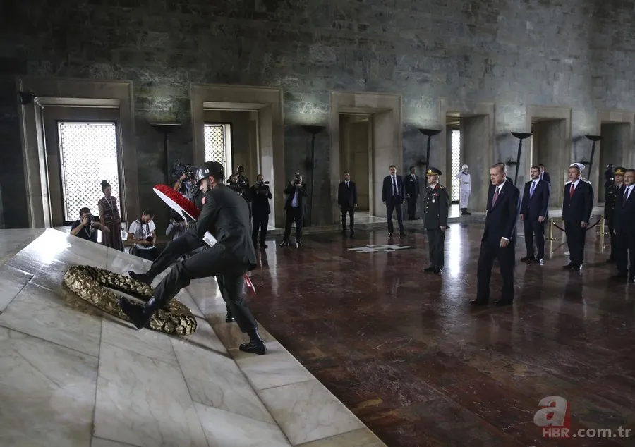 Erdoğan başkanlığında Yüksek Askeri Şura üyeleri Anıtkabir'i ziyaret etti 16