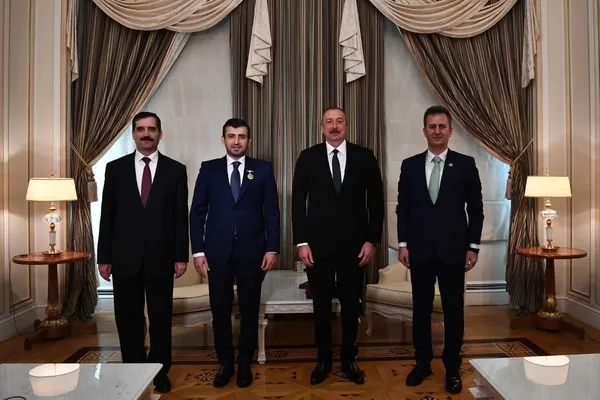 SİHA’ların mucidi Selçuk Bayraktar’a büyük onur! Aliyev’den Bayraktar’a madalya