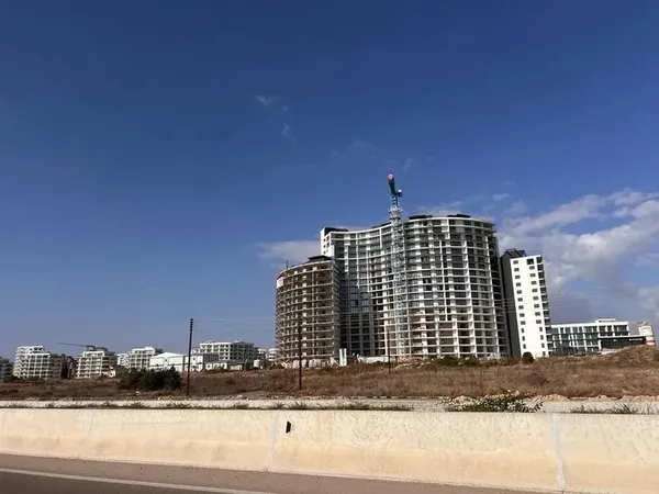 KKTC’de sessiz istila! Yahudilerin meskeni haline geldi! Geniş araziler ve dev bloklardan oluşan binlerce konut