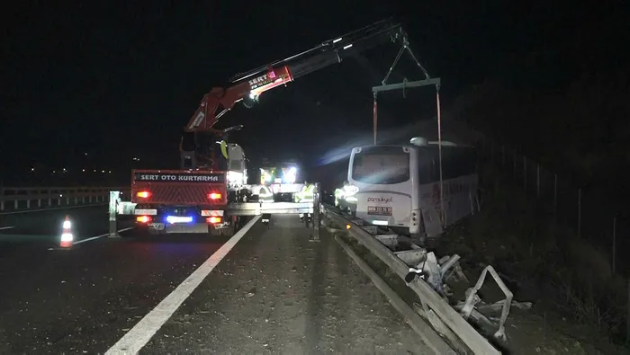 bursada-yolcu-otobusu-yoldan-cikti-4-kisi-yaralandi-1645391987413.jpg Bursa'da yolcu otobüsü yoldan çıktı: 4 kişi yaralandı - 5
