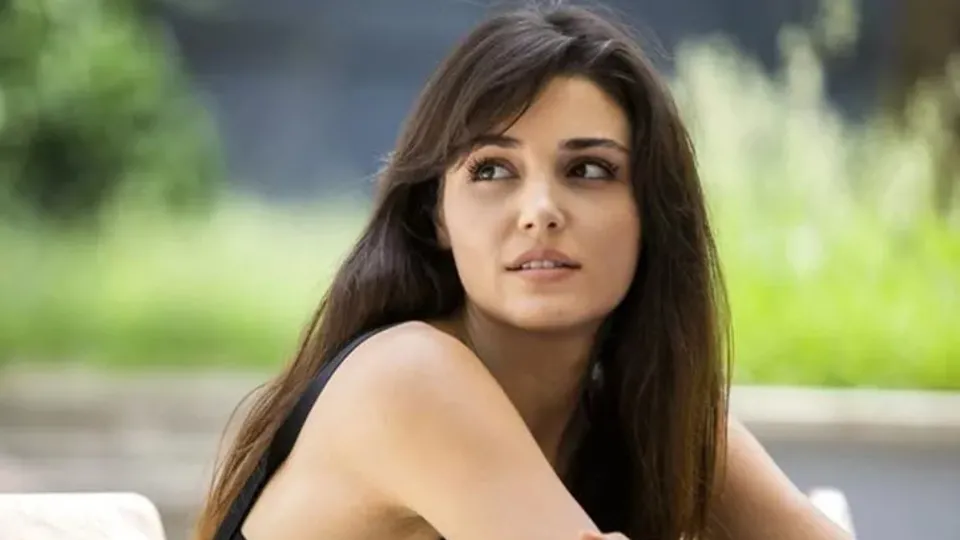 Hande Erçel'in estetiksiz hali şoke etti! Adeta bambaşka biri