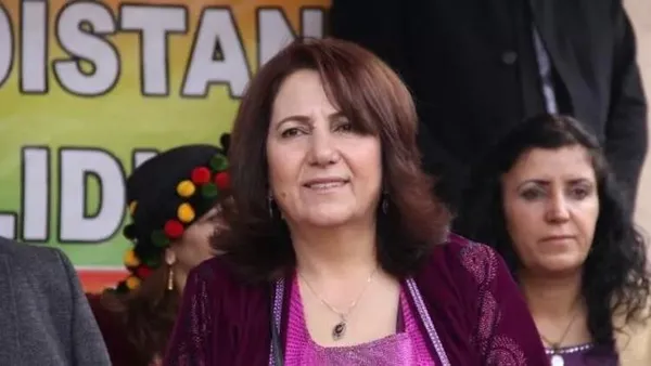 isvecte-yasayan-teror-destekcisi-eski-yuksekova-belediye-baskani-ruken-yetiskin-pkk-kanalinda-kemak-kilicdarog-1684754058512.jpeg İsveç'te yaşayan terör destekçisi eski Yüksekova Belediye Başkanı Ruken Yetişkin, PKK kanalında Kemal Kılıçdaroğlu'na oy istedi - 5