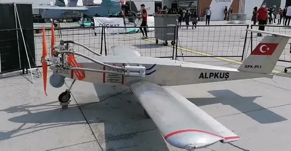 1669963510951.jpg Yunanistan'ın SİHA'sı Talos Türk yapımı Alpkuş'a benzetildi! Alay konusu oldular: Baklava döner ve cacıktan sonra drone - 4