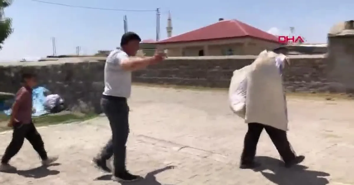 Bakkala gelen gülme krizine giriyor