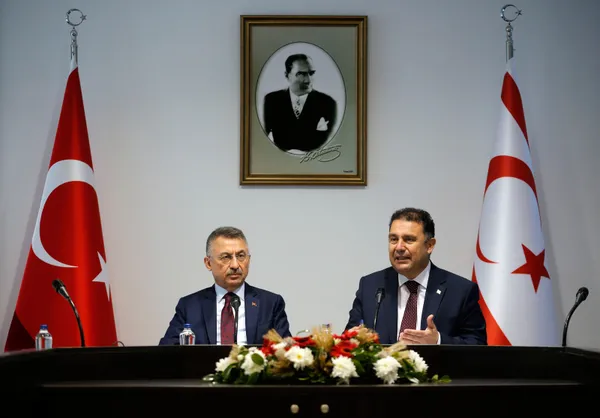 son-dakika-turkiyeden-kibrisa-40-bin-doz-asi-daha-1613044873079.jpg Son dakika: Türkiye'den Kıbrıs'a 40 bin doz aşı daha - 2